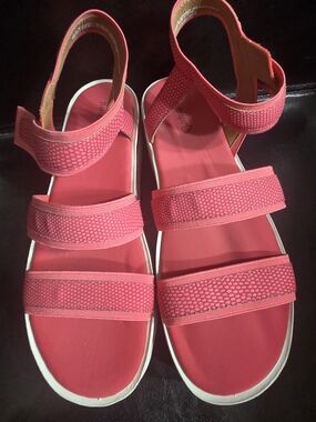 BareTraps Coral Pink Triple-Strap Sport Sandals Womens 9